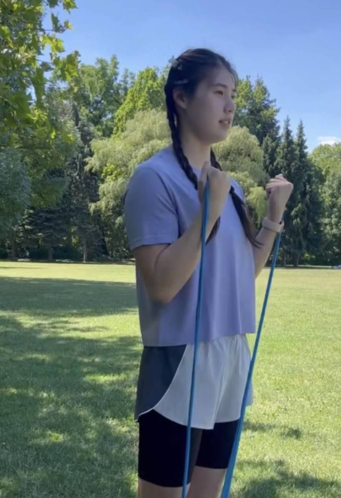 永贝里在节目中表示，阿森纳确实有和曼城竞争的实力，但球队进攻不稳定让他对枪手持一定的怀疑态度。